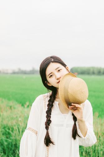 两峰夹小溪地湿又无泥诗